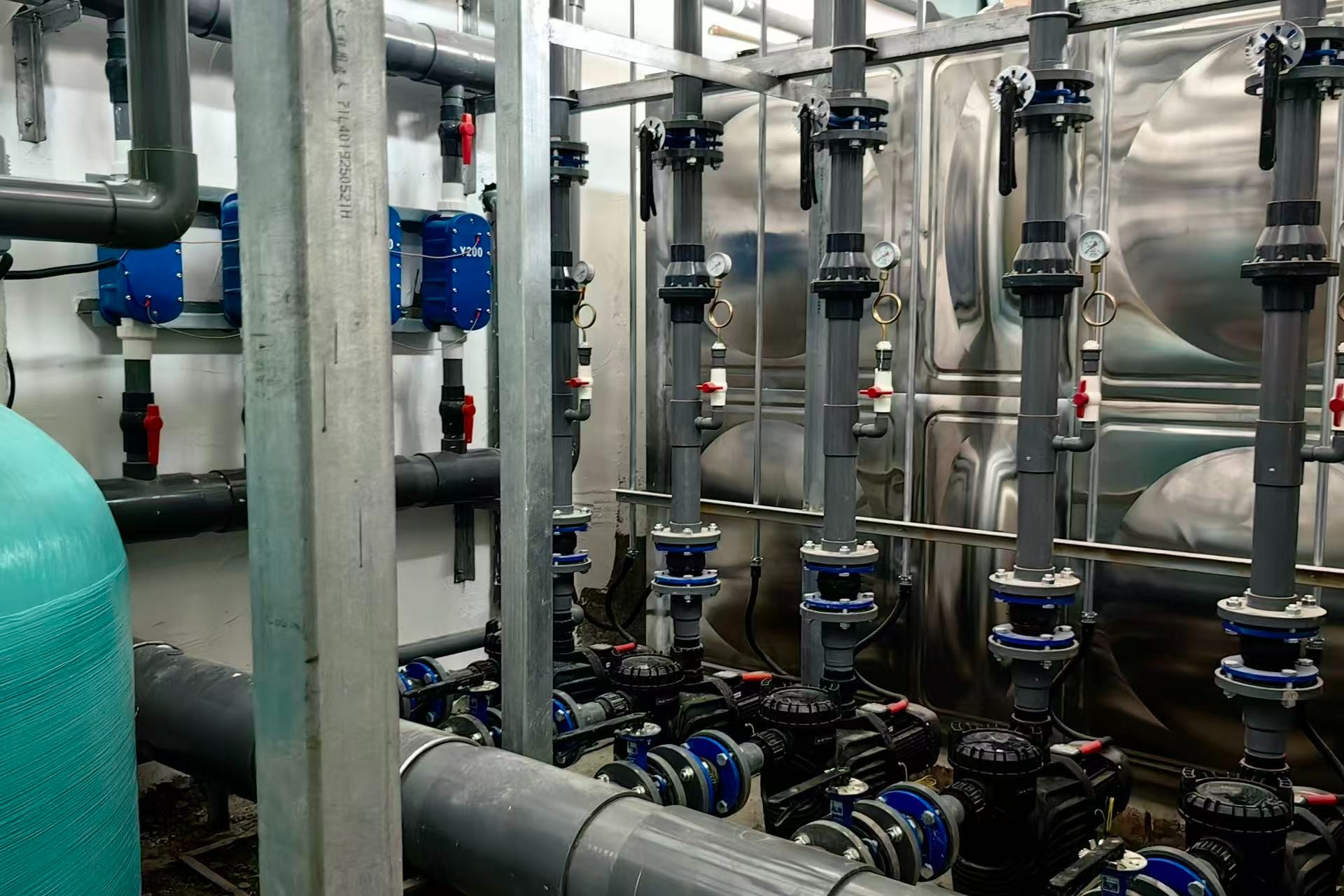 长沙和光尘樾恒温泳池建造机房.jpg